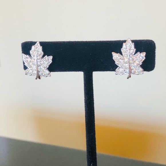 Vintage Keyes Silver Maple Leaf Rhinestone Earring - Picture 2 of 11